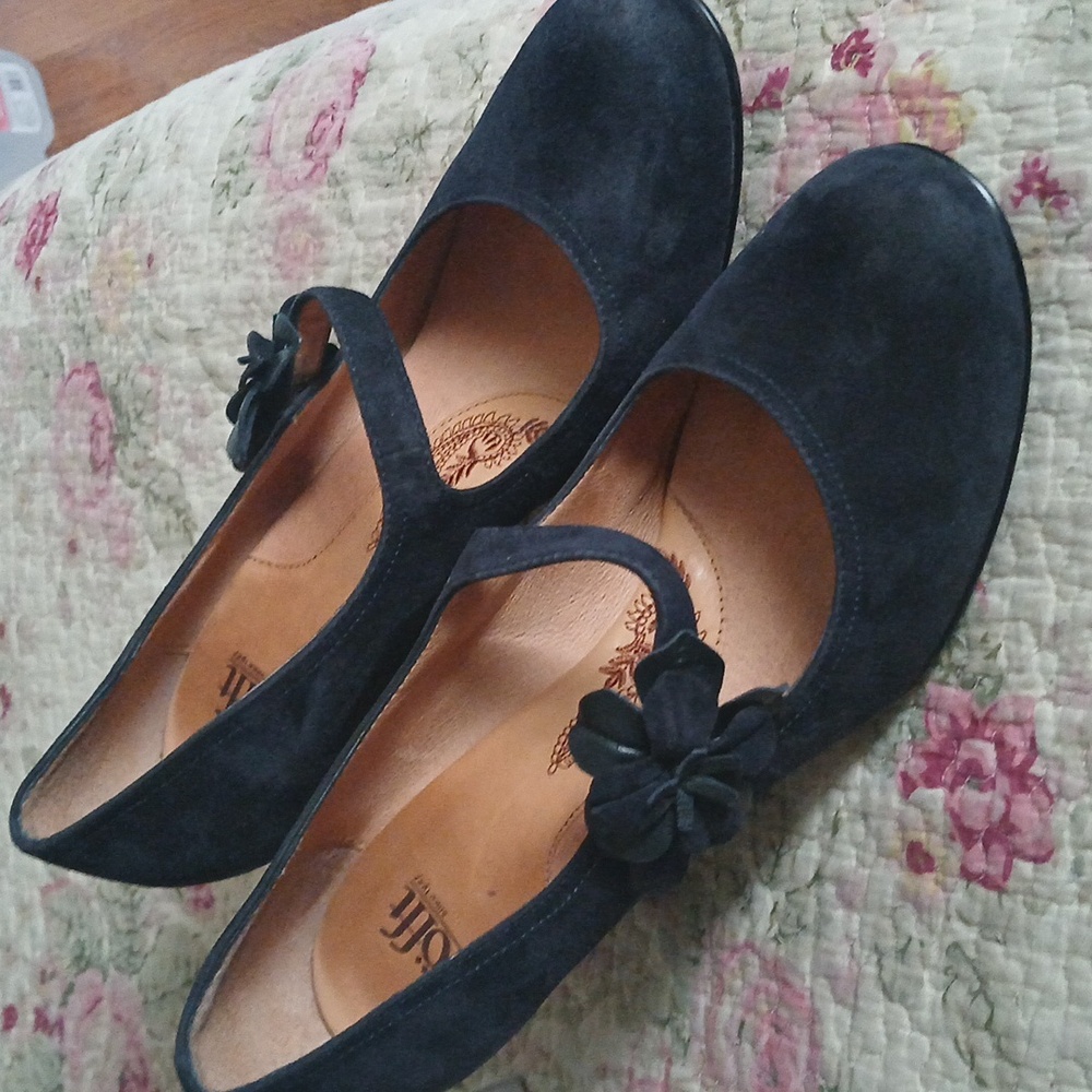 Sofft Navy Suede Maryjane Heels with Floral Accent